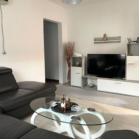 Apartament Inu โอร์โชวา ภายนอก รูปภาพ