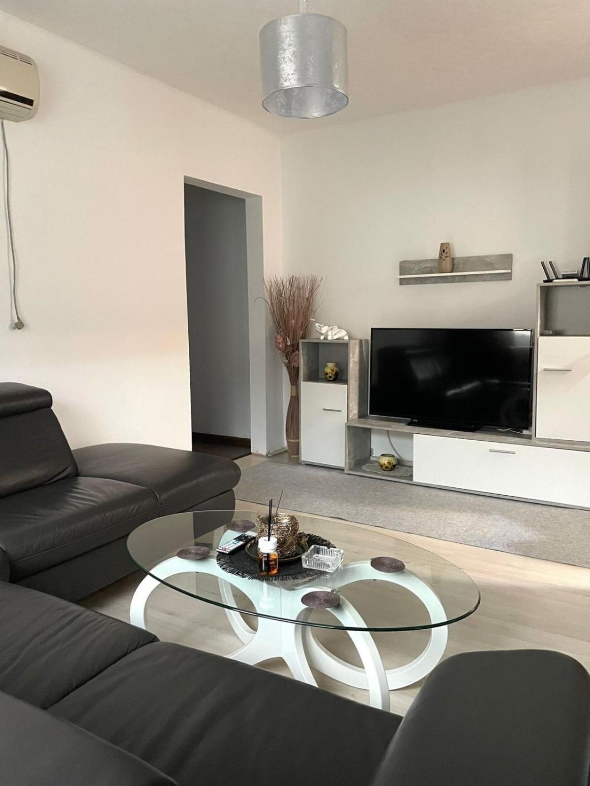 Apartament Inu โอร์โชวา ภายนอก รูปภาพ